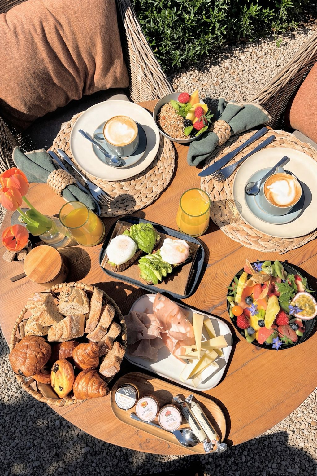 Breakfast details at Toile Blanche