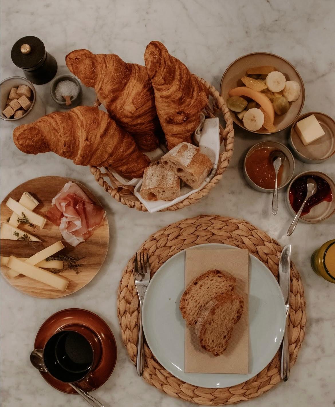 Le Petit-Déjeuner à Toile Blanche
