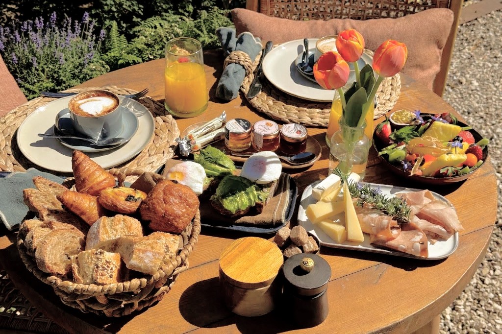 Breakfast at Toile Blanche