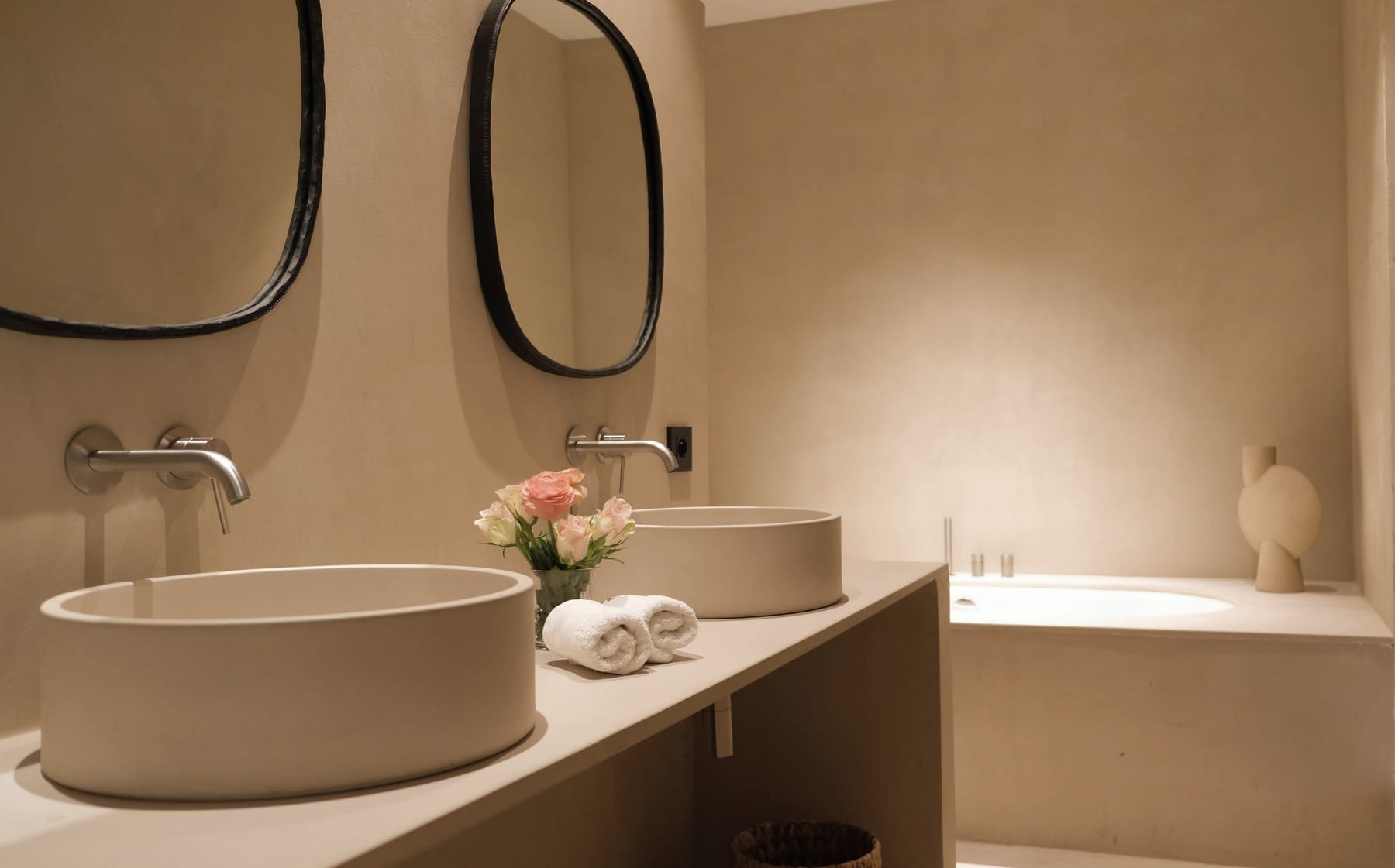 Suite de la Bronzette, view 6