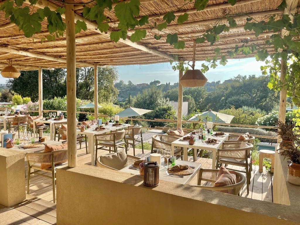 Dining at Toile Blanche